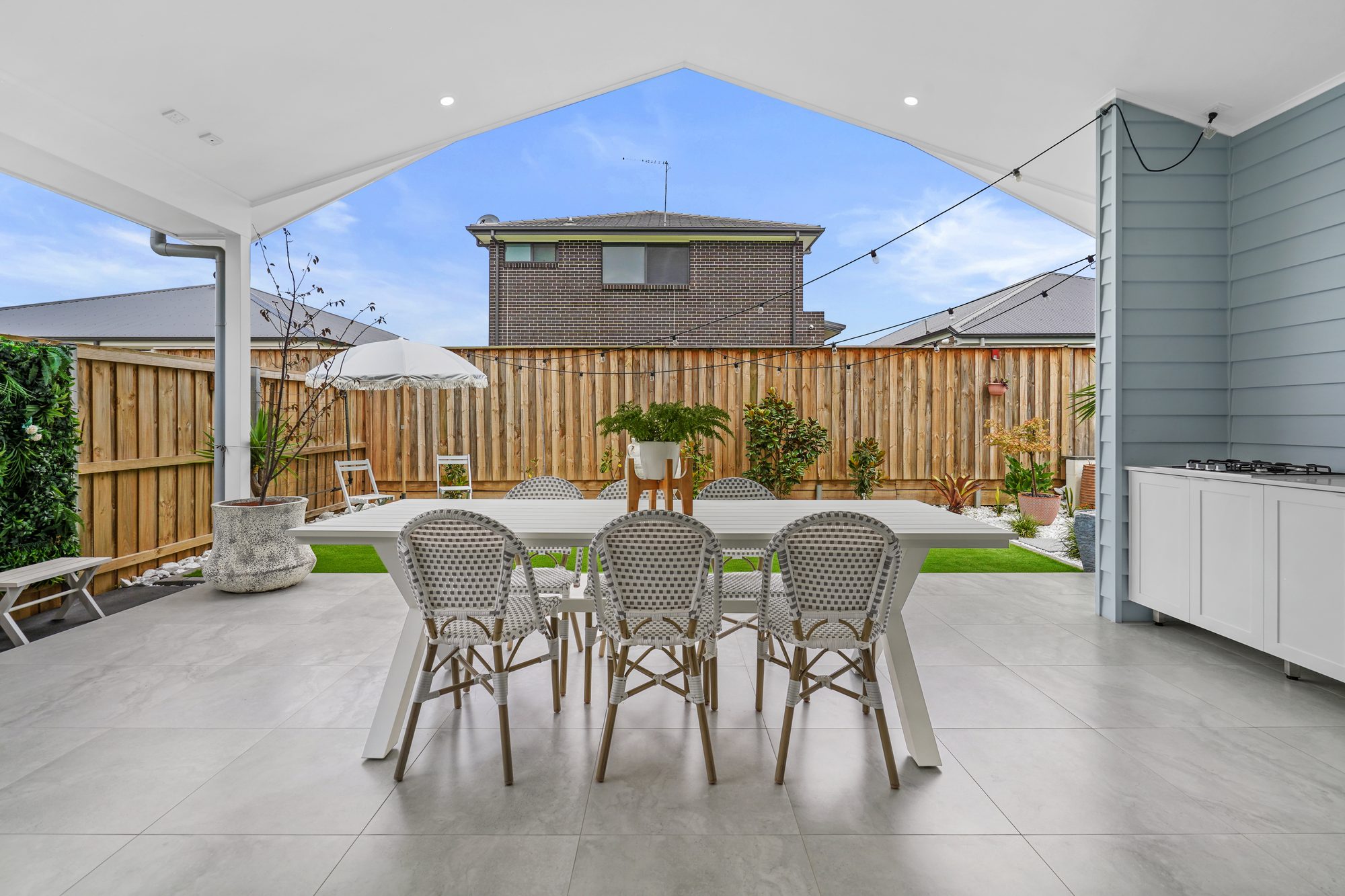 Alfresco dining, Gledswood Hills